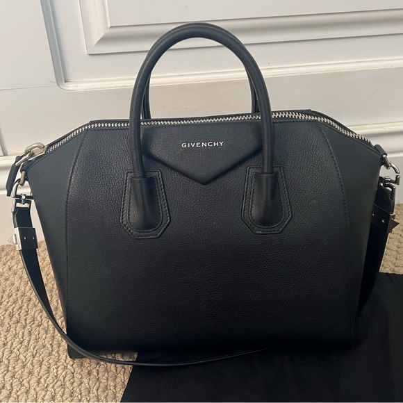 Givenchy Medium Antigona bag in grained leather - Picture 3 of 15